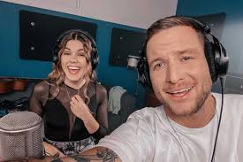 For your search query csobot adél és istenes bence mp3 we have found 1000000 songs matching your query but showing only top 10 results. Tarol Istenes Bence Es Csobot Adel Elso Kozos Dala Par Nap Alatt Milliok Neztek Meg Hazai Sztar Femina