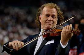 André rieu, johann strauss orchestra, corul și numeroși soliști internaționali călătoresc în toată lumea, în fiecare an, susținând 100 de concerte cu peste un violonistul olandez a anunțat organizarea unui al treilea concert în inima transilvaniei, pe data de 6 aprilie 2019. Andre Rieu And His Johann Strauss Orchestra World Tour 2019