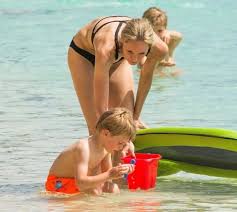 У віртуальній реальності ви можете стежити за життям зірок спорту, музики чи кіно. Yak Andrij Shevchenko Iz Sim Yeyu Na Karibskomu Mori Vidpochivaye Foto Vilni Novini Ivano Frankivska