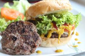 Campur semua bahan, bagi menjadi beberapa bagian, bulatkan dan pipihkan. Homemade Beef Burger Lagi Azie Kitchen
