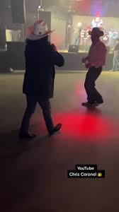 Bailando con la Raza de Chris Coronel