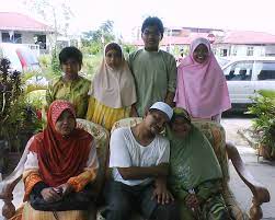 Mari meriahkan momen lebaran dengan berbagi ucapan selamat hari raya idul fitri untuk sahabat, dan keluarga tercinta kamu dengan bahasa. Suasana Hari Raya Aidilfitri Di Rumah Tok Farfarhahrizal S Blog