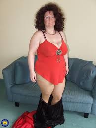 Fat mature amateur Jasmina exposes her huge juggs and poses naked -  Pichunter