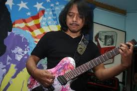 Monopolisasi tvri sudah digantikan oleh lima stasiun televisi swasta yang langsung diterima masyarakat yaitu rcti, sctv, tpi, anteve dan indosiar. Manggung Di Hut Rcti Dewa Budjana Teringat Masa Lalu Gigi