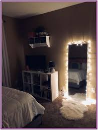 28 Lovely Vanity Mirror Decor Ideas With Lighting Aux Pays Des Fleurs Com Living Room Decor Apartment Bedroom Decor Apartment Living Room