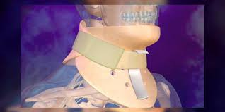 Appelée aussi collier cervical, la minerve est idéale pour soulager les tensions et immobiliser le cou afin d'éviter la sollicitation des muscles. Mal Au Cou Comment Soulager Vos Cervicales 4 Conseils Simples Et Pratiques E Sante Be E Sante