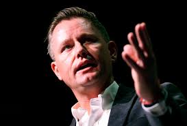 Virtues can deflect stress of divided times, guest speaker preaches