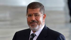 Egypte : Mohamed Morsi réduit ses pouvoirs