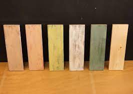 優しい色合いでdiyerに大人気のミルクペイントですが 2色の塗料 を重ねて少しだけ削ると いい感じのアンティーク感が演出できるって知ってますか 今回はそんなミルクペイントの重ね塗りでおすすめの組み合わせをご紹介します ミルクペイント アンティーク