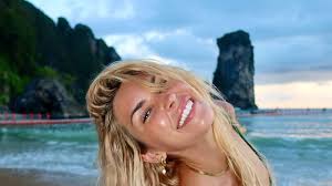 Catherine «Peach» Paquin fait rêver d'ailleurs avec des clichés en bikini