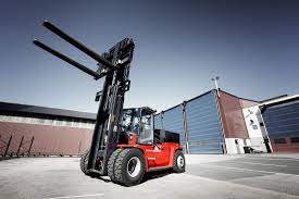 Das gilt insbesondere wenn der stapler über längere zeit genutzt werden soll und ein steigender bedarf hinsichtlich produktivität und warenumschlag besteht. New Kalmar Electric Forklift How To Get The Power Into A Large Truck