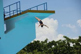 Mientras que en campeonatos de saltos de gran altura se usan plataformas fijas o temporales de 27 metros para hombres y 20 metros para mujeres. Festival De Clavados En La Olimpiada Nacional 2018 Tvqroo