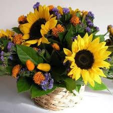 Soon after working in the floral department at a local grocery store, i fell in love with flowers. Summer Floral Arranging With Anne Holmes A Girl S Night Out Floral Design Class Highfield Hall And Gardens
