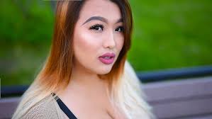 Nkauj Mog Mim Hlub Yim Leej