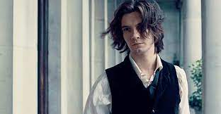 The best gifs are on giphy. Epic Music Johnnie Walker Double Black On The Rocks Please Molodoj Chelovek Vy V Universitetskoj Stolovoj Young Sirius Black Ben Barnes Sirius Black