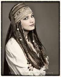 Pirate Hair On Pinterest Pirate Makeup Pirate Hairstyles And Pirate Hair Pirate Woman Pirate Costume Diy
