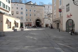 Das legendäre hotel im herzen von salzburg, bereits im mittelalter als gaststätte bekannt, hat eine lange, bewegte geschichte. Datei Salzburg Altstadt Stefan Zweig Platz 2019 02 27 4 Jpg Wikipedia