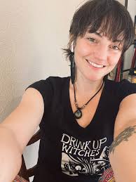 Hello! I'm looking for 2 roommates to fill 2 rooms in a 3bd apt in Wagon  Wheel, in Stagecoach. No pets. I have a kitty and the place only allows one  animal.