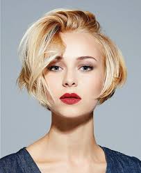 Vous vous sentez l'âme d'une femme fatale de film noir, ou d'une mariée chic et rétro. 1001 Variantes De Coupe Courte Blonde Pour Rafraichir Votre Look