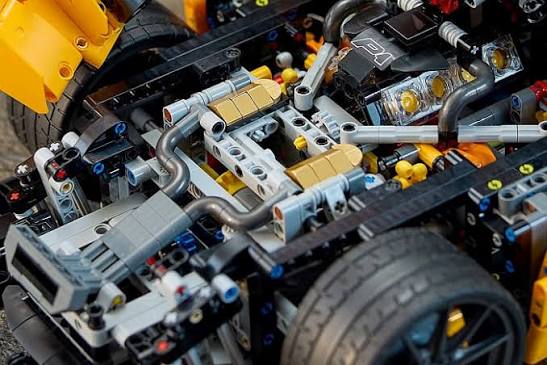 Porsche 911 RSR LEGO Technic động cơ