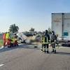 Coinvolti un'auto, un camion e un'autocisterna che ha poi preso fuoco. 1