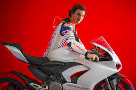 Francesco pecco bagnaia, juara dunia moto2 2018, melakukan debut motogp tahun lalu dengan motor ducati desmosedici gp pramac racing team dan tahun ini telah menunjukkan daya saing. Francesco Pecco Bagnaia Pilota Del Pramac Racing Team In Sella Alla Panigale V2 Desmowheels Com Motogp Sbk Blog