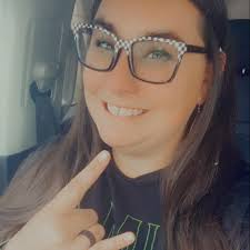 Who is an author similar to Freida McFadden?