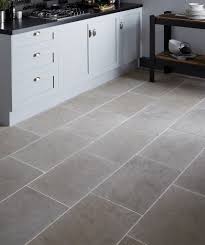 Dorsaf Tumbled Grey Tile Deco Maison Maison Idee De Decoration