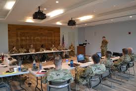 Pilot program provides a new option for Army officers' professional  military education > U.S. Army Reserve > News-Display