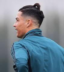 Ronaldo nun sac modeli sac modelleri. Sporx On Twitter Ronaldo Nun Yeni Sac Stiline 1 Ve Arasindan Kac Puan