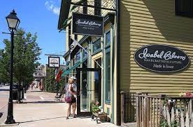 Why This One Tiny Town Is Secretly The Best Place In Iowa Iowa Travel Iowa Road Trip Knoxville Iowa