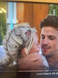 Grace's extensions causing balding? : r/LoveIslandTV