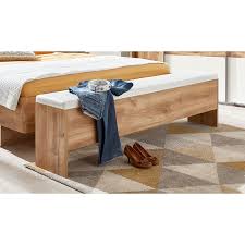 Les solutions pour multiplier le rangement et gagner de la place dans la maison ne manquent pas à l'image de ce banc qui sera parfait en bout de lit et qui permet également de ranger du linge de maison dans son coffre intégré. Banc Bout De Lit En Panneaux De Particules Et Polyurethane Chene Blanc Dim 185 X 48 X 33cm Pegane 52wx 722 S15