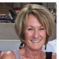 Julie Kohl's Instagram, Twitter & Facebook