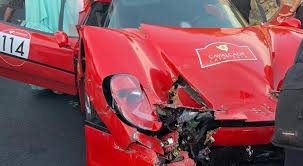 18:04capri, incidente a marina grande: Ferrari F50 Distrutta Alla Parata Delle Rosse A Capri Incidente Durante La Sfilata
