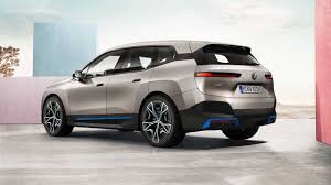 The powerful presence of the bmw ix is augmented by boldly modelled and clearly structured surfaces, as well as a minimalist. Bmw Ix Debuts As Ev Tech Flagship With 500 Hp 300 Mile Range