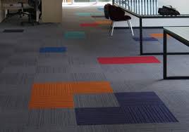 Karo halı modellerinin beşer metrekarelik paketlerden oluşması, kullanıcılara farklı desen alternatiflerini yaratıcı şekillerde kombine etme imkanı vermektedir. Karo Hali Urunleri Ateco Zemin