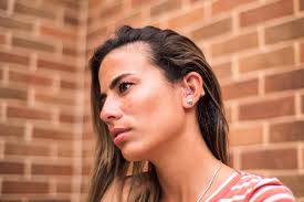 LA PRINCESA DEL GUISANTE Ana Laura Hernández Cruz, paciente de implante  coclear de 22 años, tiene fama de ser quisquillosa con la gradación del  dispositivo de escucha y de exigir el máximo