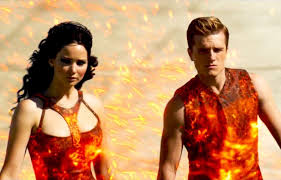 En la pelicula the hunger games: Los Juegos Del Hambre Reparto Personajes Analisis Y Mucho Mas