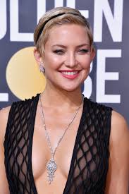 Hudson's mane man, celebrity hairstylist these haircuts and hairstyles for round faces from celebrities can be inspiration for your next cut. Kate Hudson S Hair At The 2018 Golden Globes Popsugar Beauty