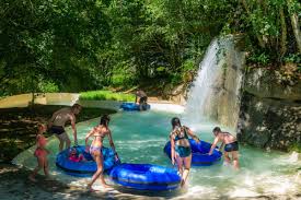 Trouver un camping en france, en espagne ou en italie et réserver votre emplacement de camping pour caravane, tente ou camping car chez tohapi. Domaine Des Tours Luxus Campingplatz Aveyron Saint Amans Des Cots