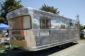 .030 exterior metal 7' interior height. Beautifully Restored 1952 Spartan Royal Manor Trailer I M Not Going To Lie I Love The Squarer Feel To Vintage Travel Trailers Spartan Trailer Vintage Trailers