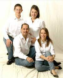 As Alecia Scraps O December 2008 Photography Poses Family Family Posing Family Portrait Poses