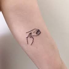 Uv Tattoo Artist Tukoi Oya Tattoo Artwoonz In 2021 Tattoos Minimalist Tattoo Dragon Tattoo With Skull