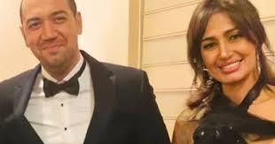 حلا شيحة تظهر بالحجاب مع معز مسعود وتشير لاعتزالها الفن بعد فيلم مش أنا يُعرض لحلا شيحة حاليا في دور السينما فيلم مش أنا من تأليف تامر حسني، إخراج سارة وفيق، بطولة تامر حسني، ماجد الكدواني. Ø§Ù„Ù‚ØµØ© Ø§Ù„ÙƒØ§Ù…Ù„Ø© Ù„Ø§Ø±ØªØ¨Ø§Ø· Ø­Ù„Ø§ Ø´ÙŠØ­Ø© ÙˆÙ…Ø¹Ø² Ù…Ø³Ø¹ÙˆØ¯ Ù…Ù† Ø§Ù„Ø´Ø§Ø¦Ø¹Ø§Øª Ù„Ù„Ø§Ø¹ØªØ±Ø§Ù Ø§Ù„ÙŠÙˆÙ… Ø§Ù„Ø³Ø§Ø¨Ø¹