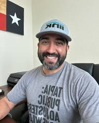 Ken Lollar's Instagram, Twitter & Facebook