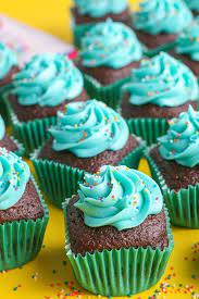 No square cupcake liners needed here! How To Make Square Cupcakes With Round Cupcake Liners