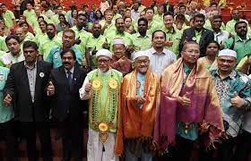 Iaitu pas dilihat disokong secara serius oleh non muslim yang berbangsa cina dan india, tetapi majority melayu menyokong musuh tradisi pas, iaitu umno/bn. Pas Tawar Bantuan Kepada Ummo Jika Bertanding Di Prk Port Dickson Utusan Borneo Online