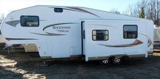 In addition to standard equipment, ultra v, ultra lite includes sapphire package, panel refrigerator fronts, convenience package, 32 television (n/a on ultra lite fifth wheels), day/night shades, rear ladder, carbon monoxide detector, water purifier and vent fan and cover. 2011 Used Forest River Rockwood Signature Ultra Lite 8281ss Fifth Wheel In Minnesota Mn