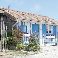 Flaner Parmi Les Cabanes Du Port D Audenge Coeurdubassin Audenge Espritbassin Bassindarcachon Cabane Port Authentique Outdoor Decor Home Decor Outdoor